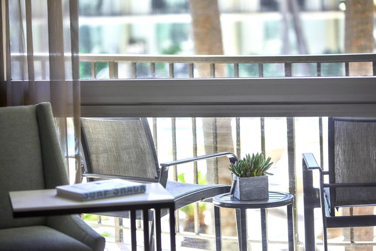 Guest room, 1 King, Pool view at Los Angeles Airport Marriott