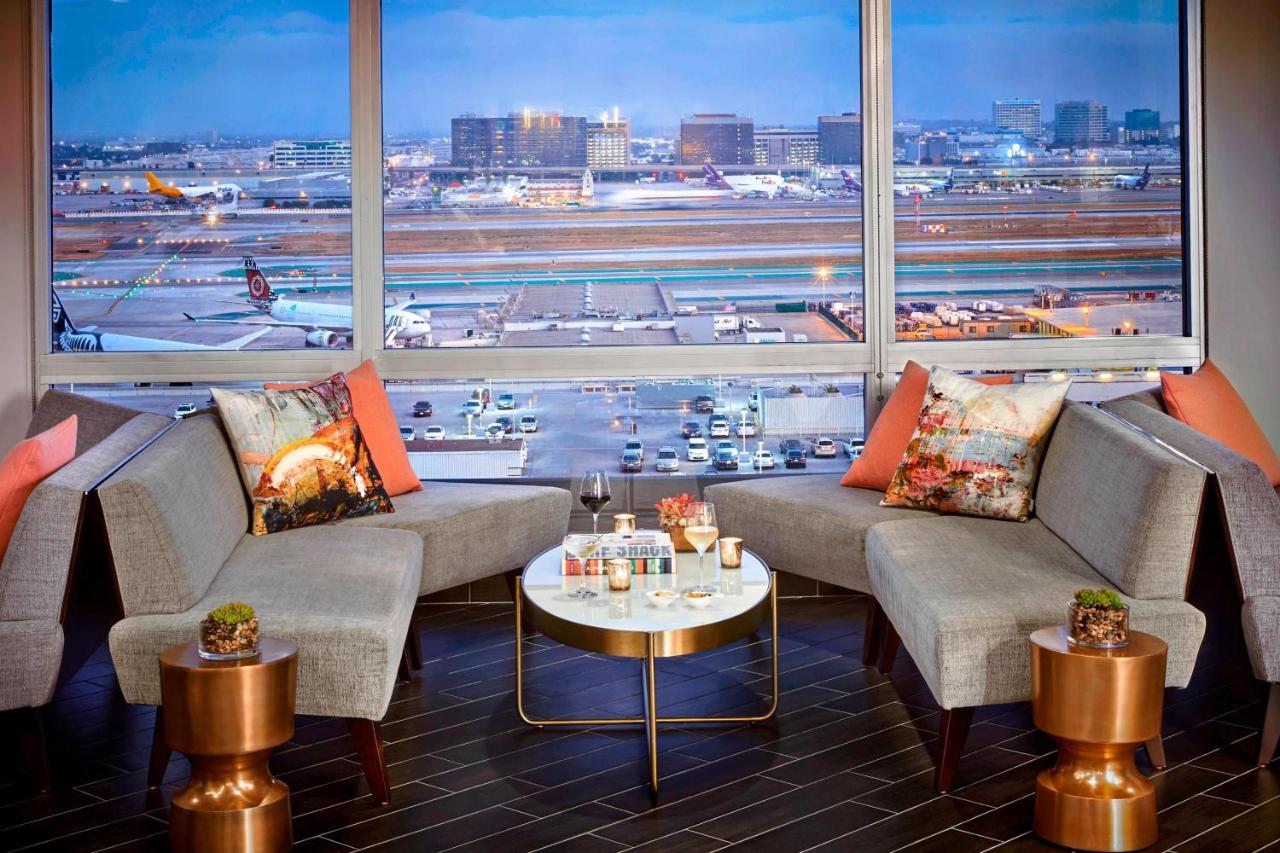 M Club Level, M Club lounge access, Guest room, 1 King at Los Angeles Airport Marriott