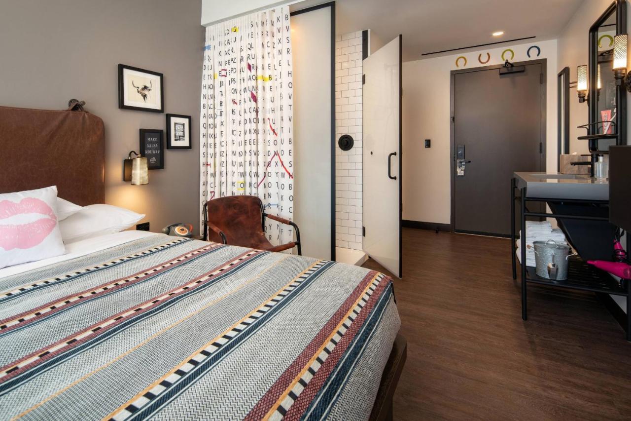 Queen Room - Hearing Accessible at Moxy Austin - University