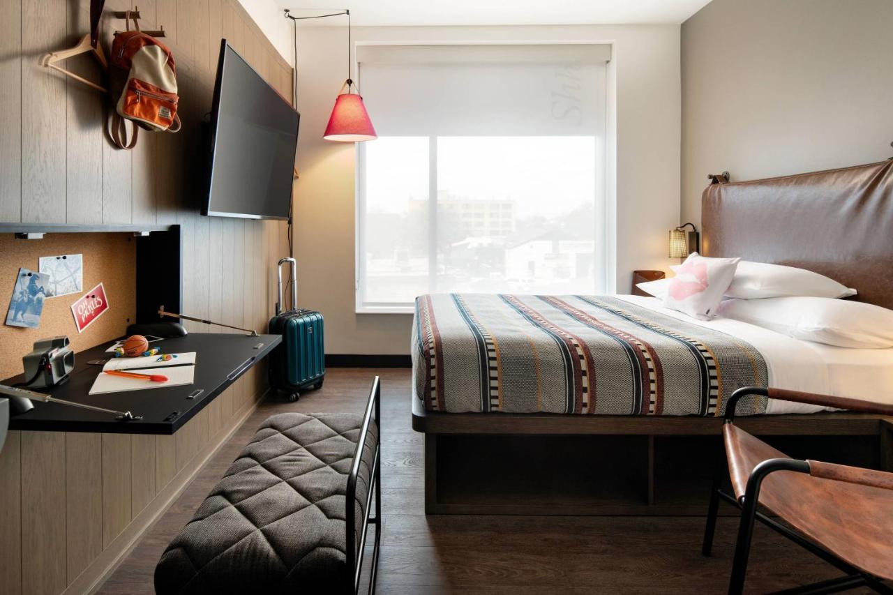 Queen Room - Hearing Accessible at Moxy Austin - University