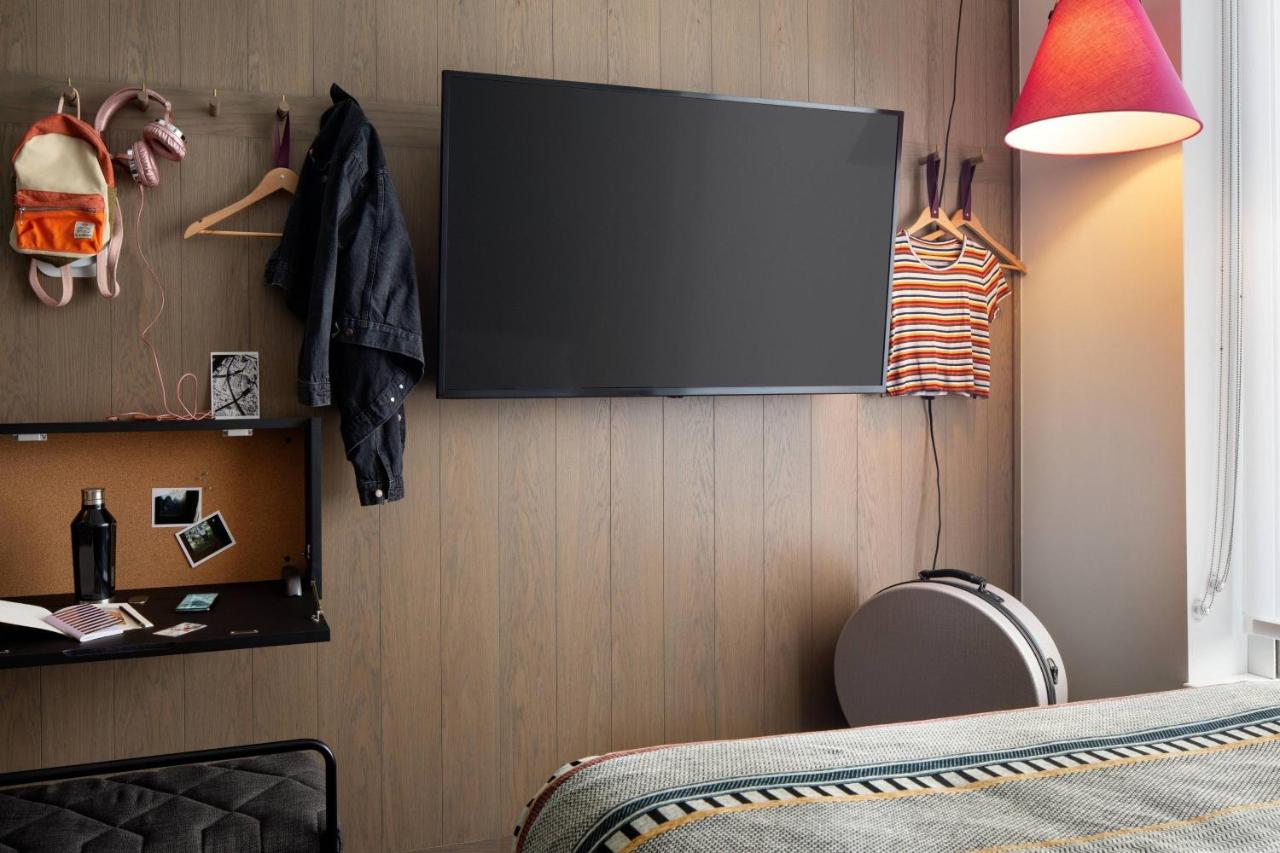 Queen Room - Hearing Accessible at Moxy Austin - University
