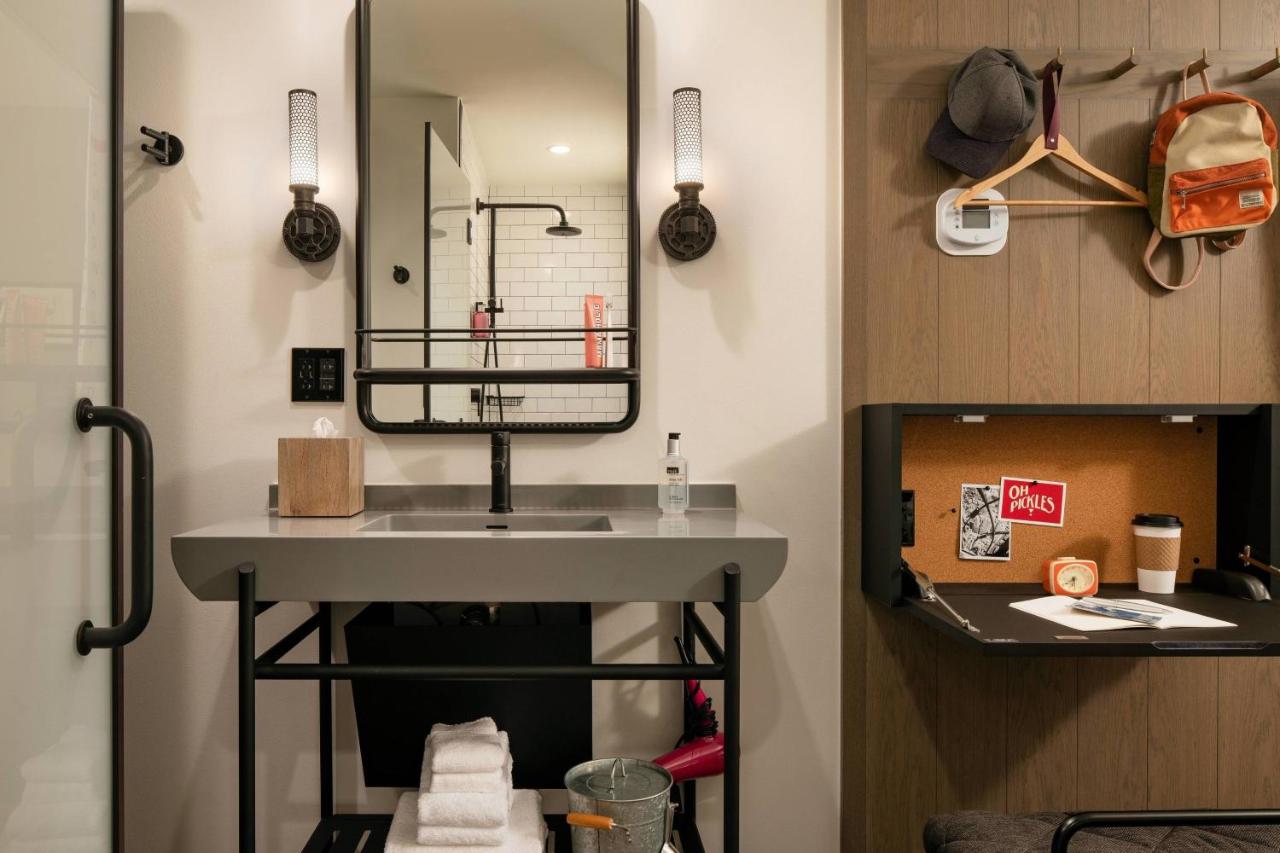 Queen Room - Hearing Accessible at Moxy Austin - University