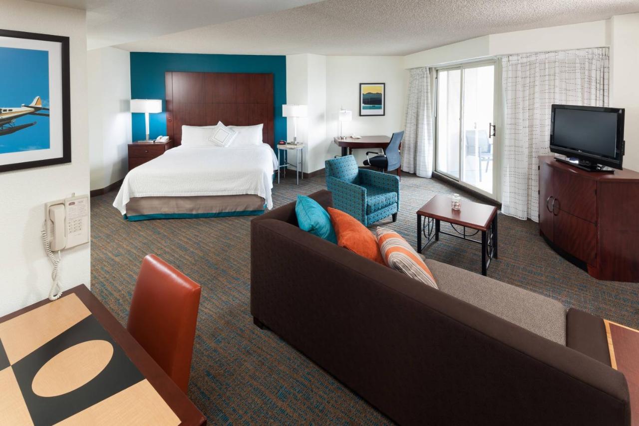 King Studio with Sofa Bed and Balcony at Residence Inn by Marriott Seattle Downtown/Lake Union