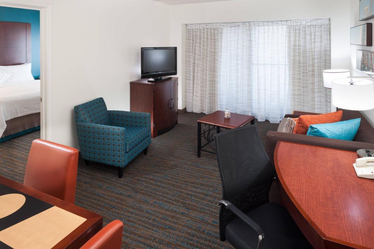 One-Bedroom King Suite with Sofa Bed, Balcony at Residence Inn by Marriott Seattle Downtown/Lake Union