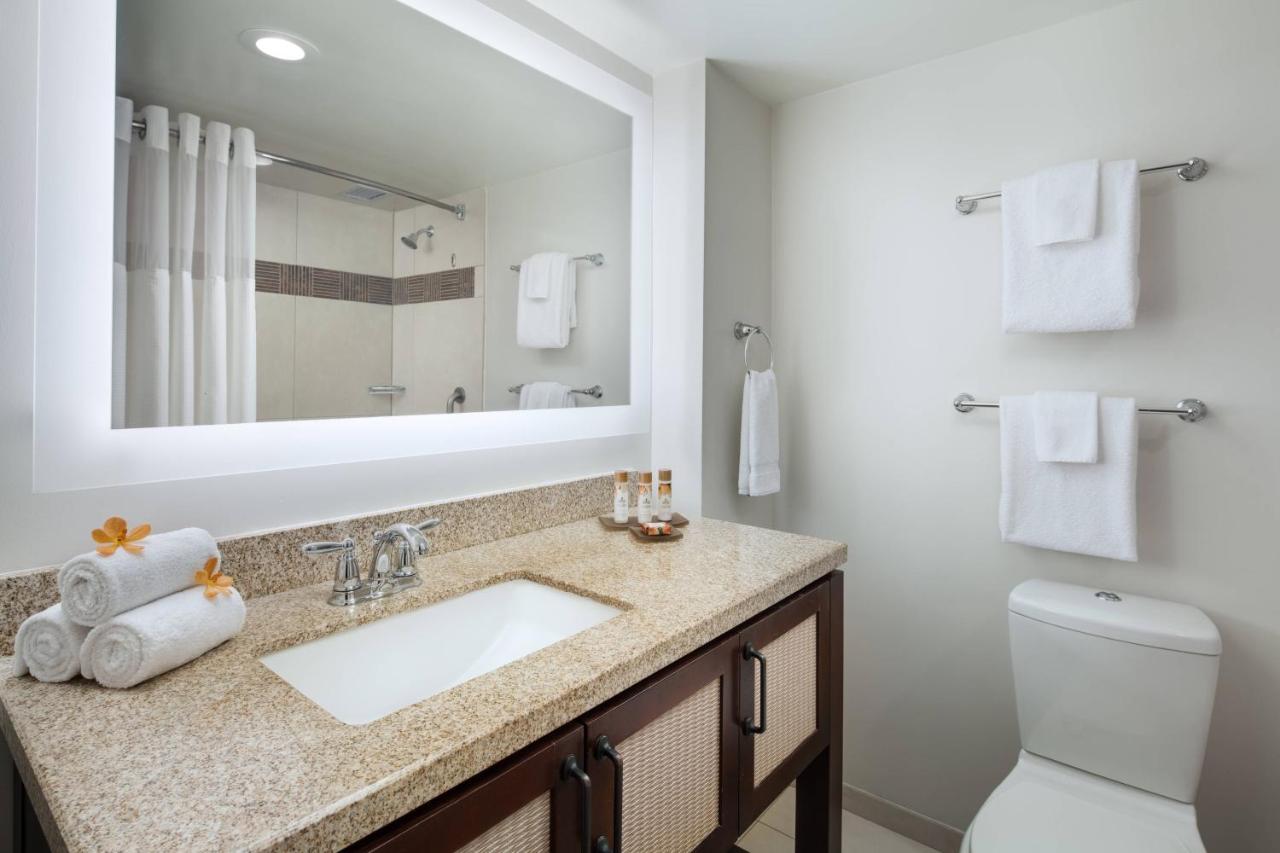 King Room with Sea View at Marriott's Kaua'i Beach Club