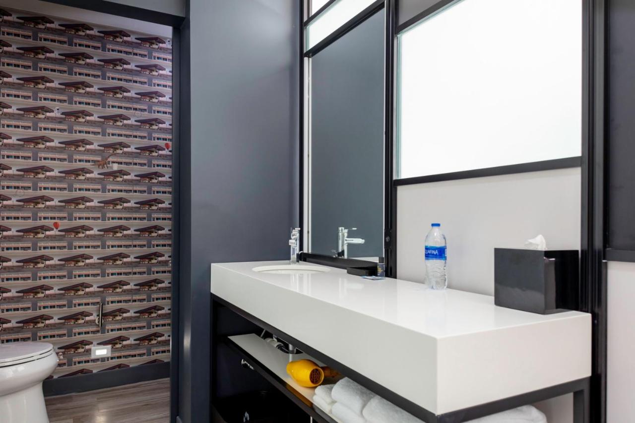 | Aloft Savannah Airport