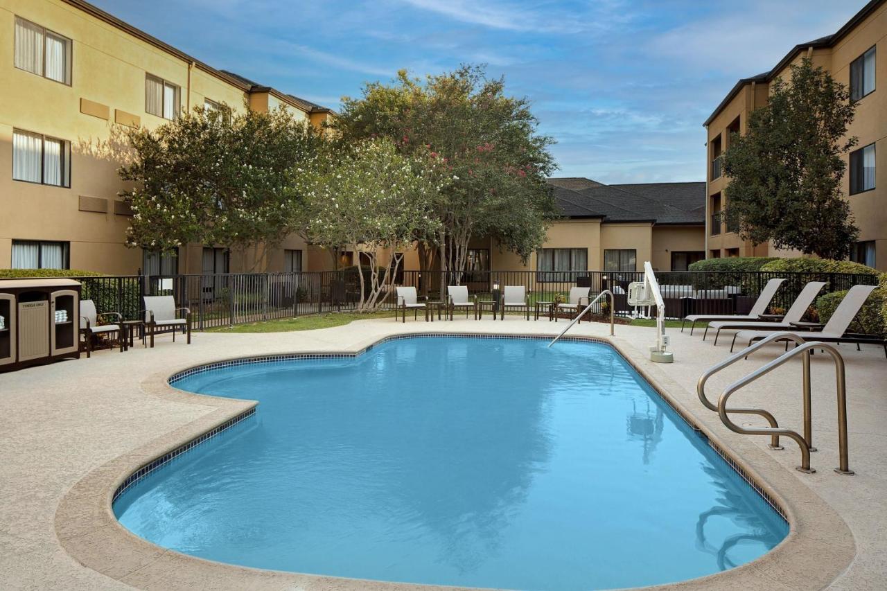 | Courtyard Houston Westchase