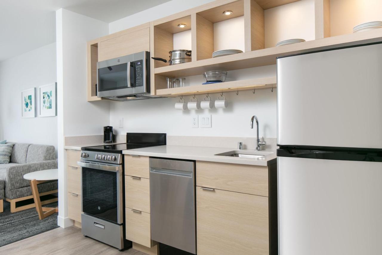 One-Bedroom King Suite with Sofa Bed at TownePlace Suites by Marriott Oconomowoc