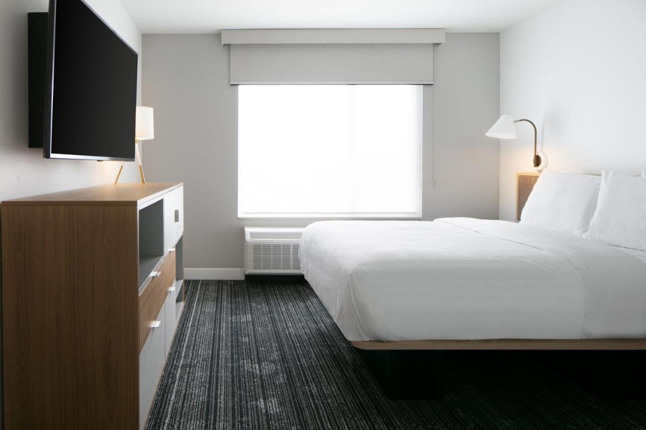 One-Bedroom King Suite with Sofa Bed at TownePlace Suites by Marriott Oconomowoc