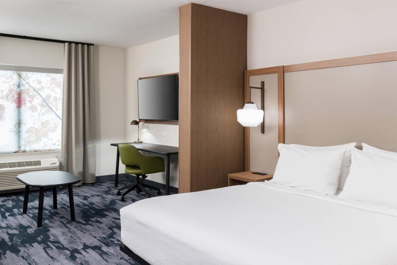 King Suite with Sofa Bed at Fairfield by Marriott Inn & Suites Savannah I-95 North