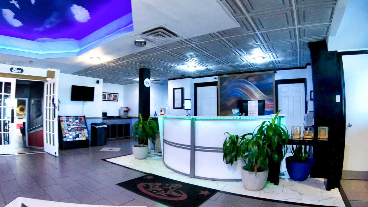 | R Nite Star Inn and Suites -Home of the Cowboys & Rangers