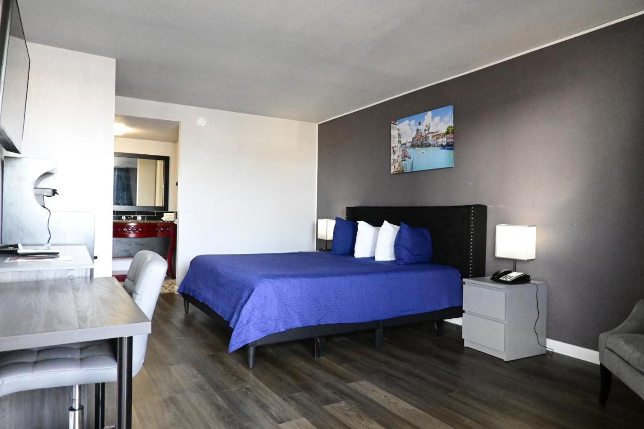 | R Nite Star Inn and Suites -Home of the Cowboys & Rangers