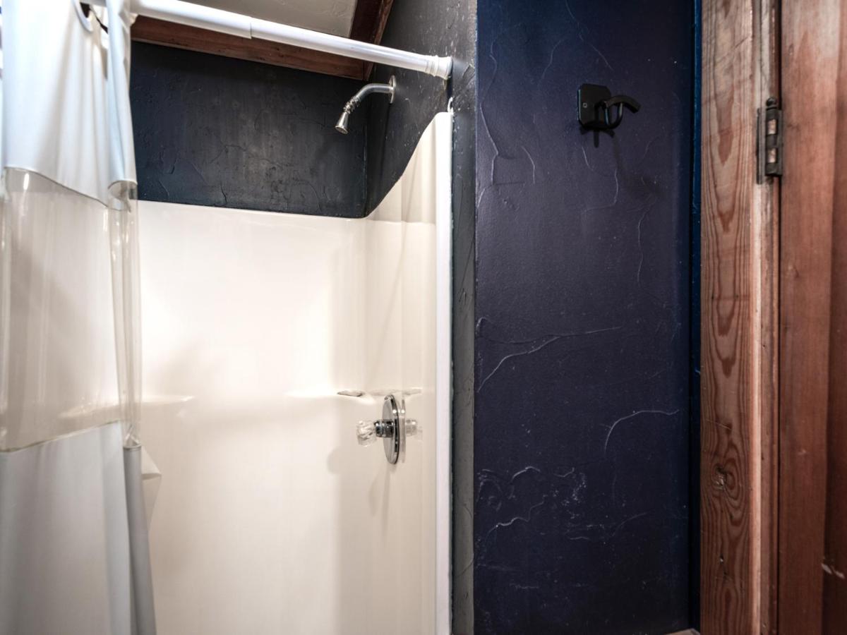 | Apache Village 3, Queen Bed, Midtown, Sleeps 2