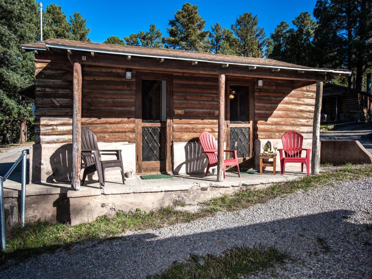 | Apache Village 3, Queen Bed, Midtown, Sleeps 2