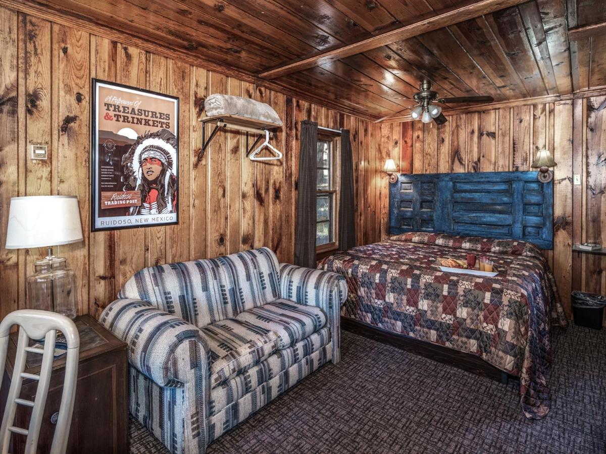| Apache Village 4, King Studio, Midtown, Sleeps 2
