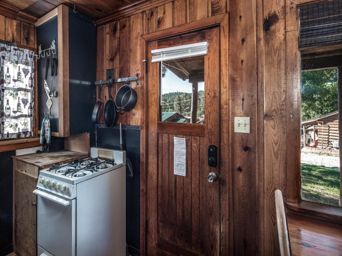 | Apache Village 4, King Studio, Midtown, Sleeps 2