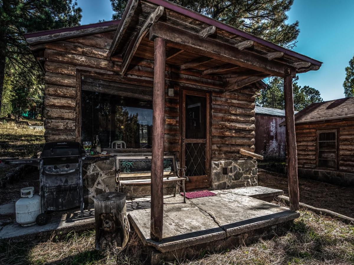 | Apache Village 4, King Studio, Midtown, Sleeps 2