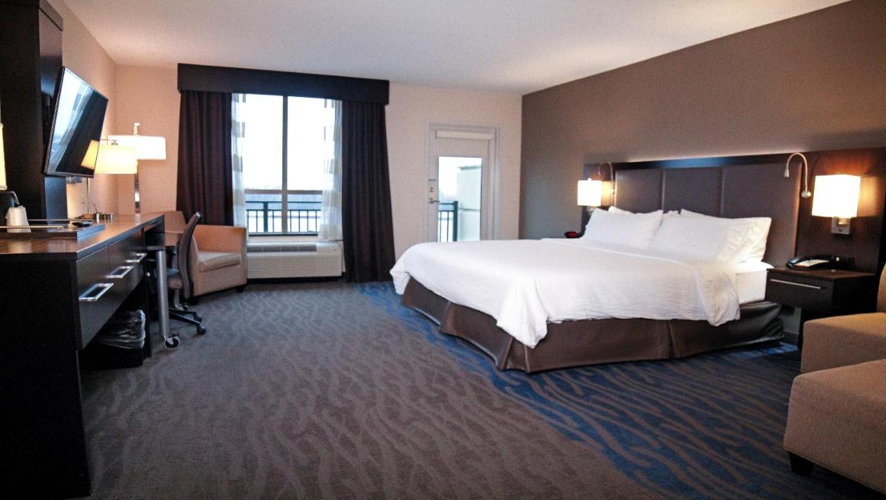 Deluxe King Room - Hearing Accessible at Holiday Inn Owensboro Riverfront, an IHG Hotel