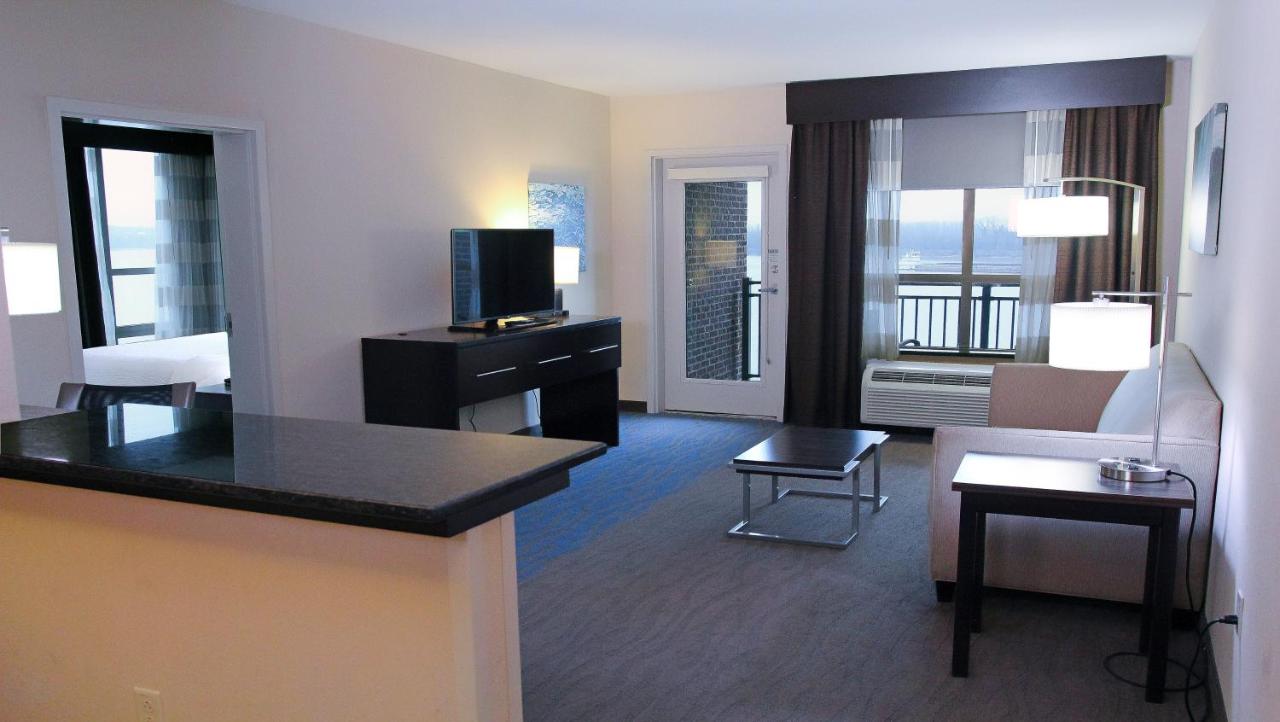 Superior Two-Bedroom King Suite at Holiday Inn Owensboro Riverfront, an IHG Hotel