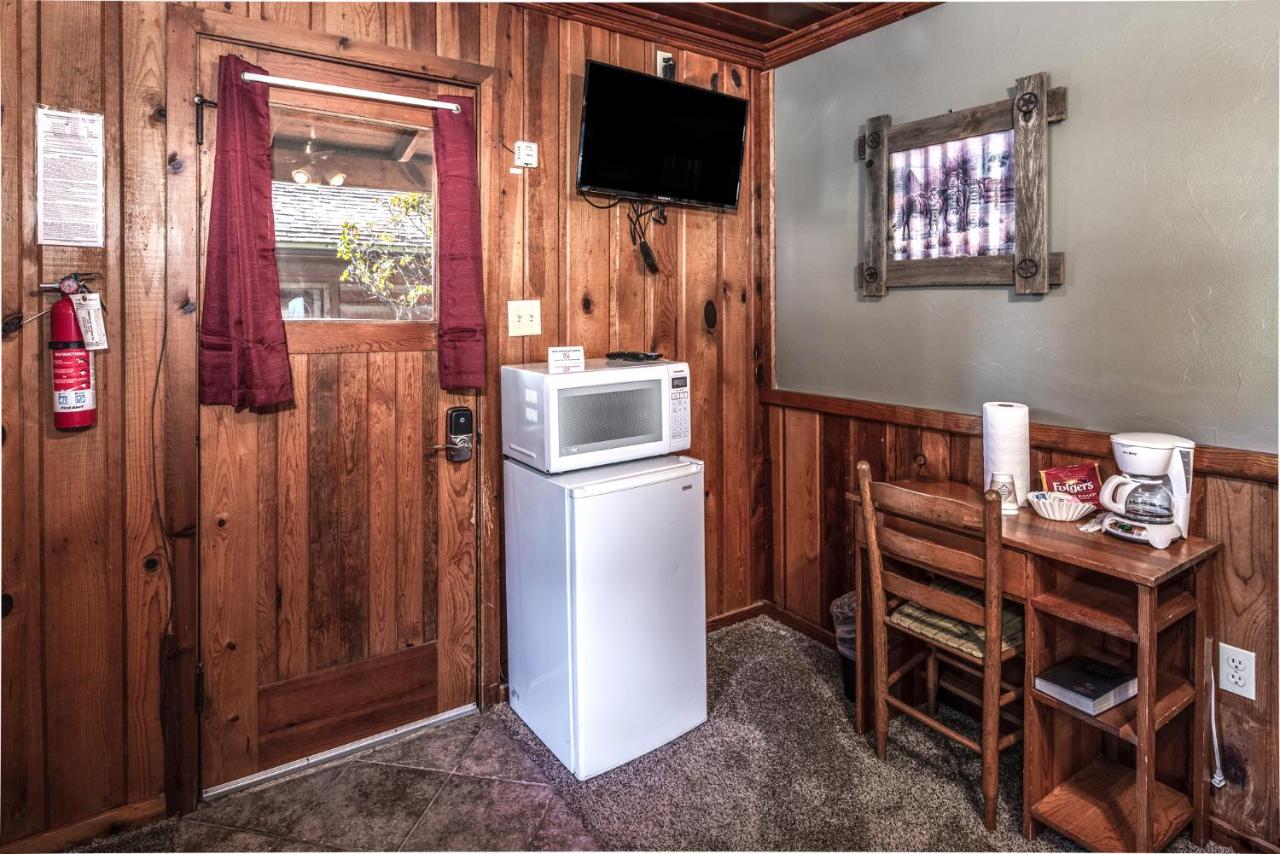 | Apache Village 5, Queen Bed, Midtown, Sleeps 2