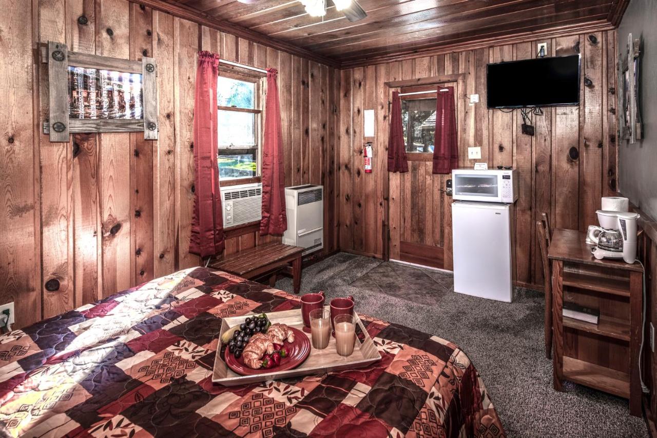 | Apache Village 5, Queen Bed, Midtown, Sleeps 2