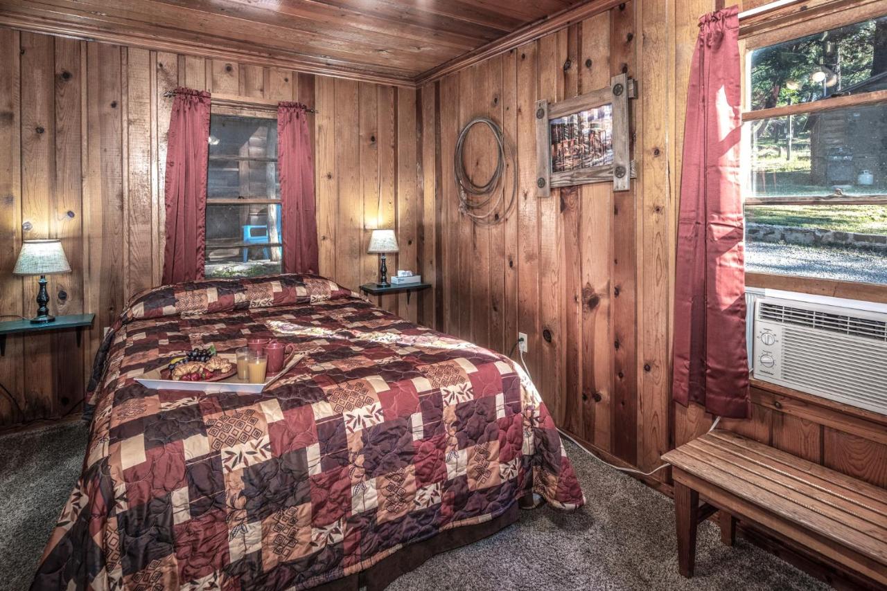 | Apache Village 5, Queen Bed, Midtown, Sleeps 2
