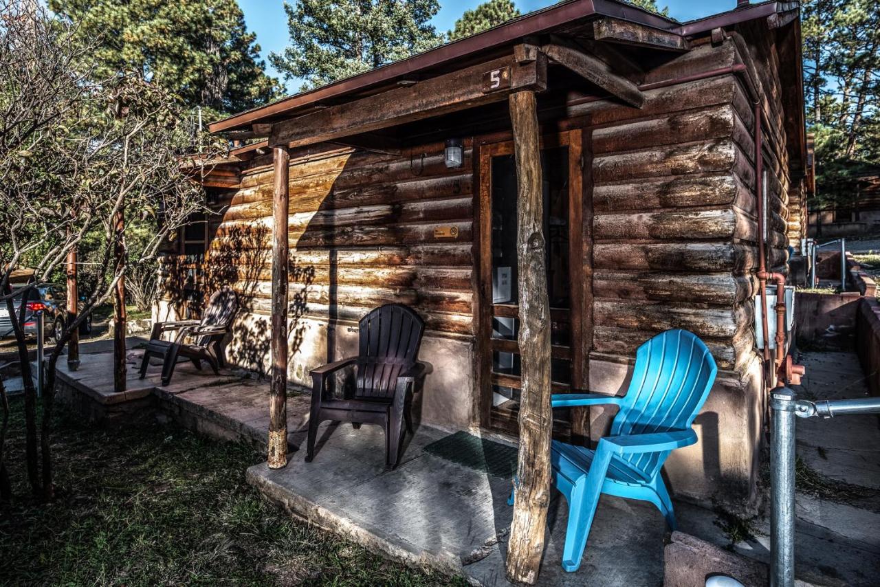 | Apache Village 5, Queen Bed, Midtown, Sleeps 2