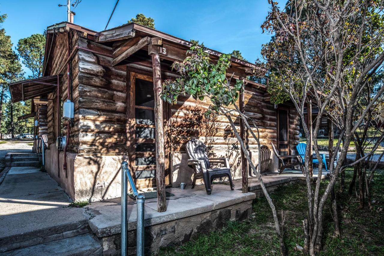 | Apache Village 5, Queen Bed, Midtown, Sleeps 2