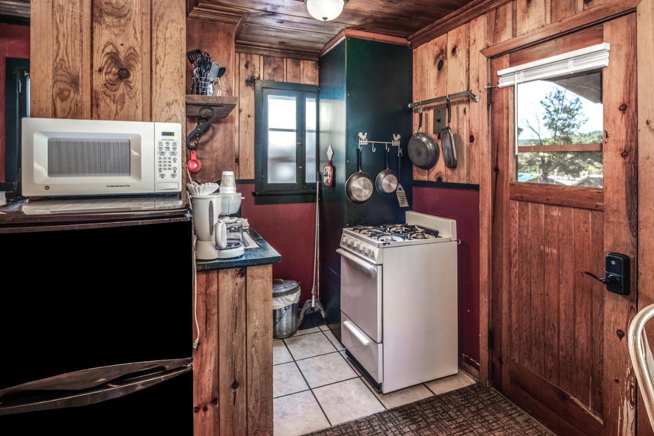 | Apache Village 6, King Studio with Sleeper Sofa, Sleeps 3