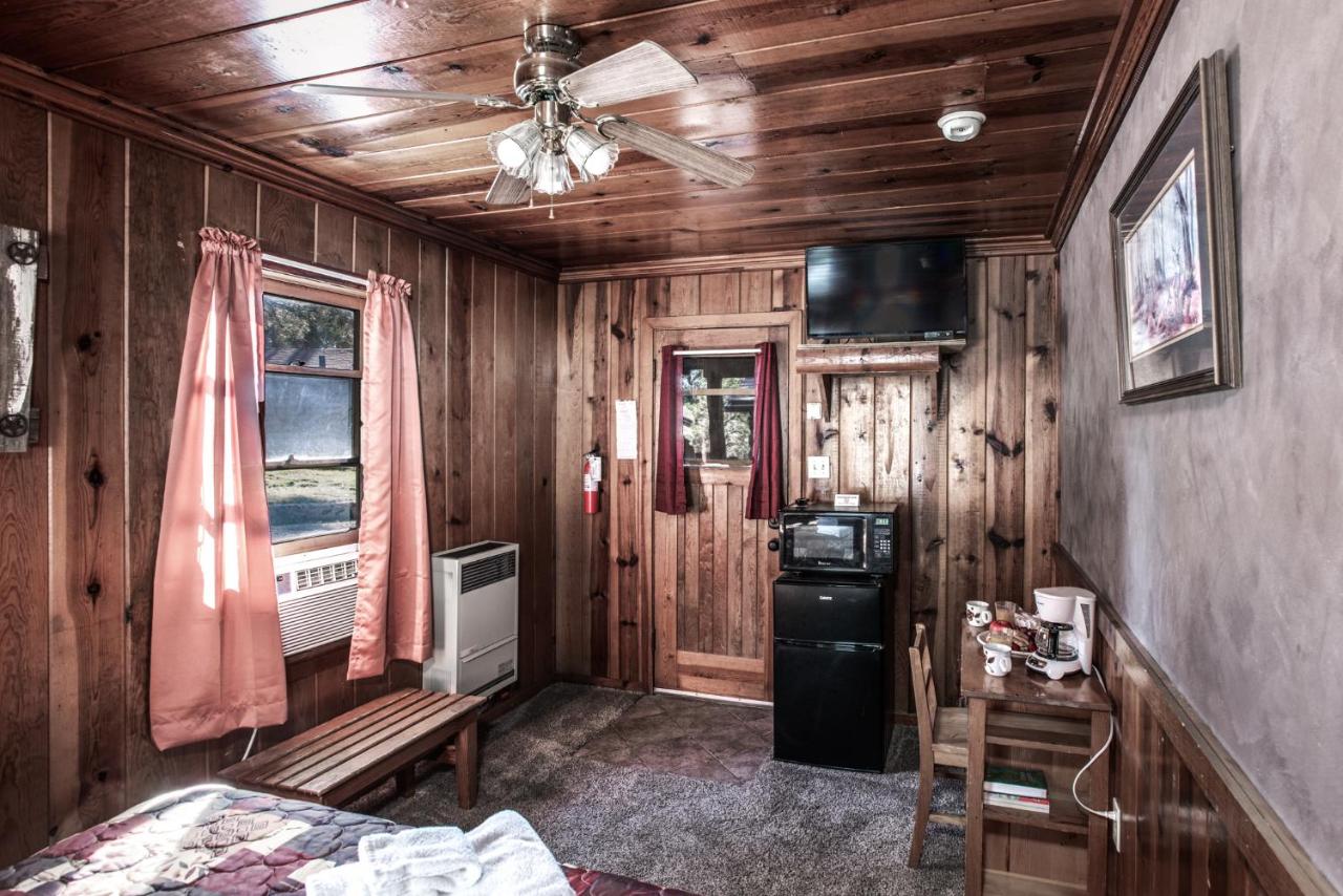 | Apache Village 7, Queen Bed, Midtown, Sleeps 2