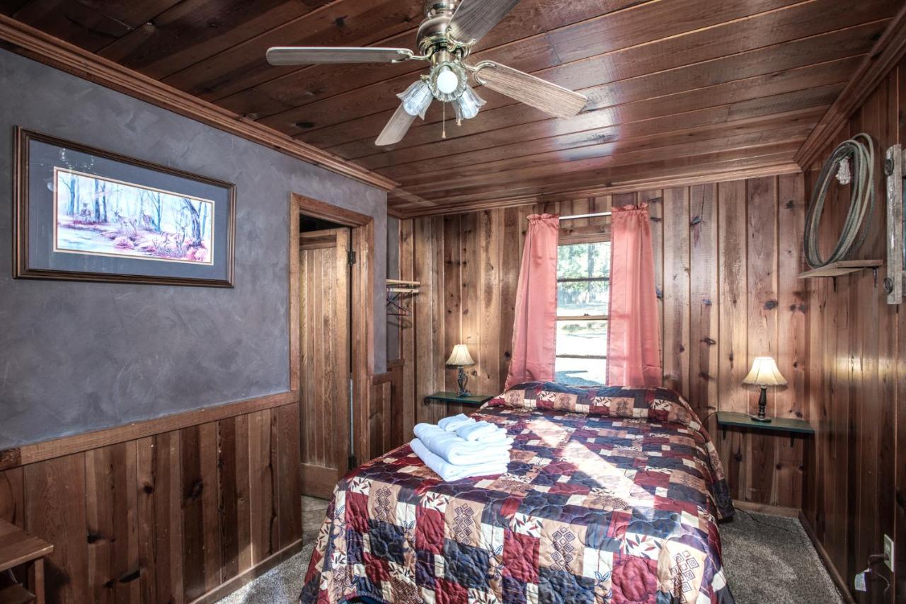 | Apache Village 7, Queen Bed, Midtown, Sleeps 2