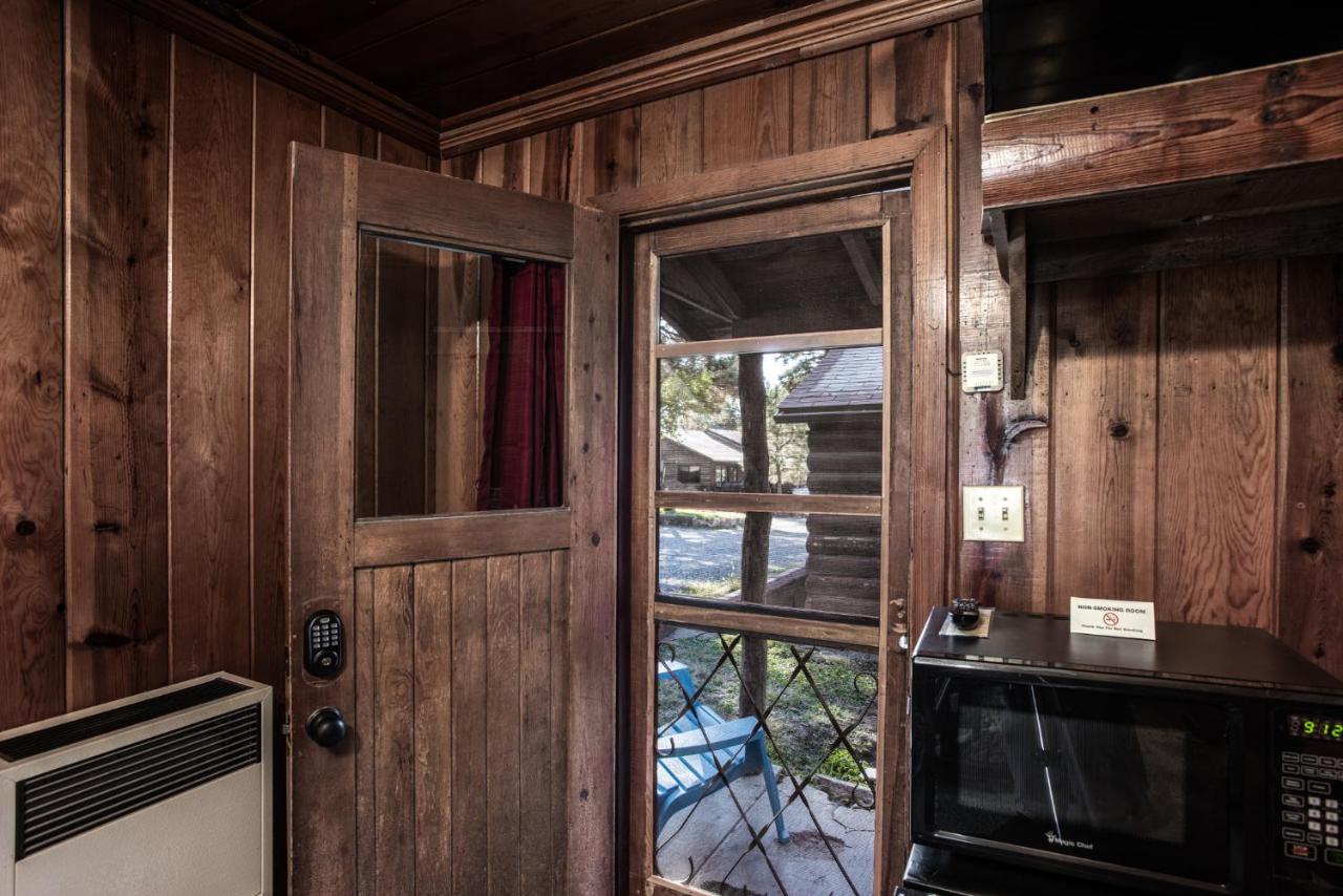 | Apache Village 7, Queen Bed, Midtown, Sleeps 2