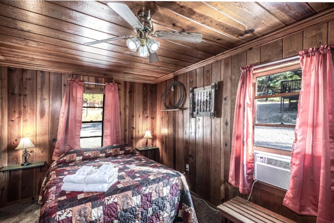 | Apache Village 7, Queen Bed, Midtown, Sleeps 2