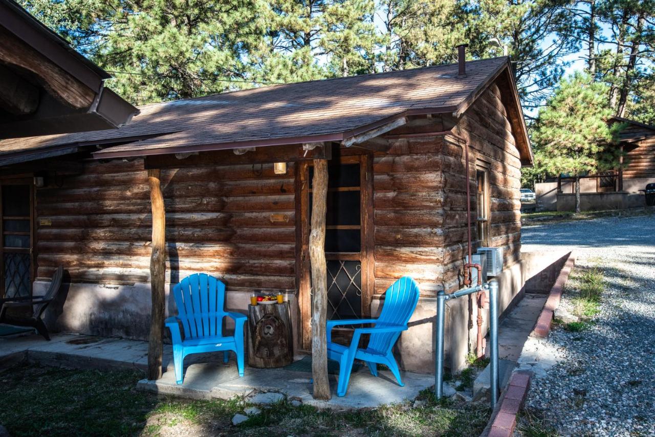 | Apache Village 7, Queen Bed, Midtown, Sleeps 2