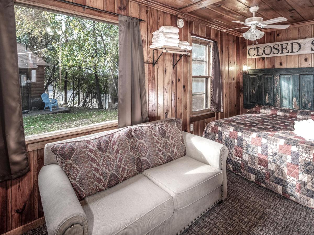 | Apache Village 10, King Studio, Midtown, Sleeps 2