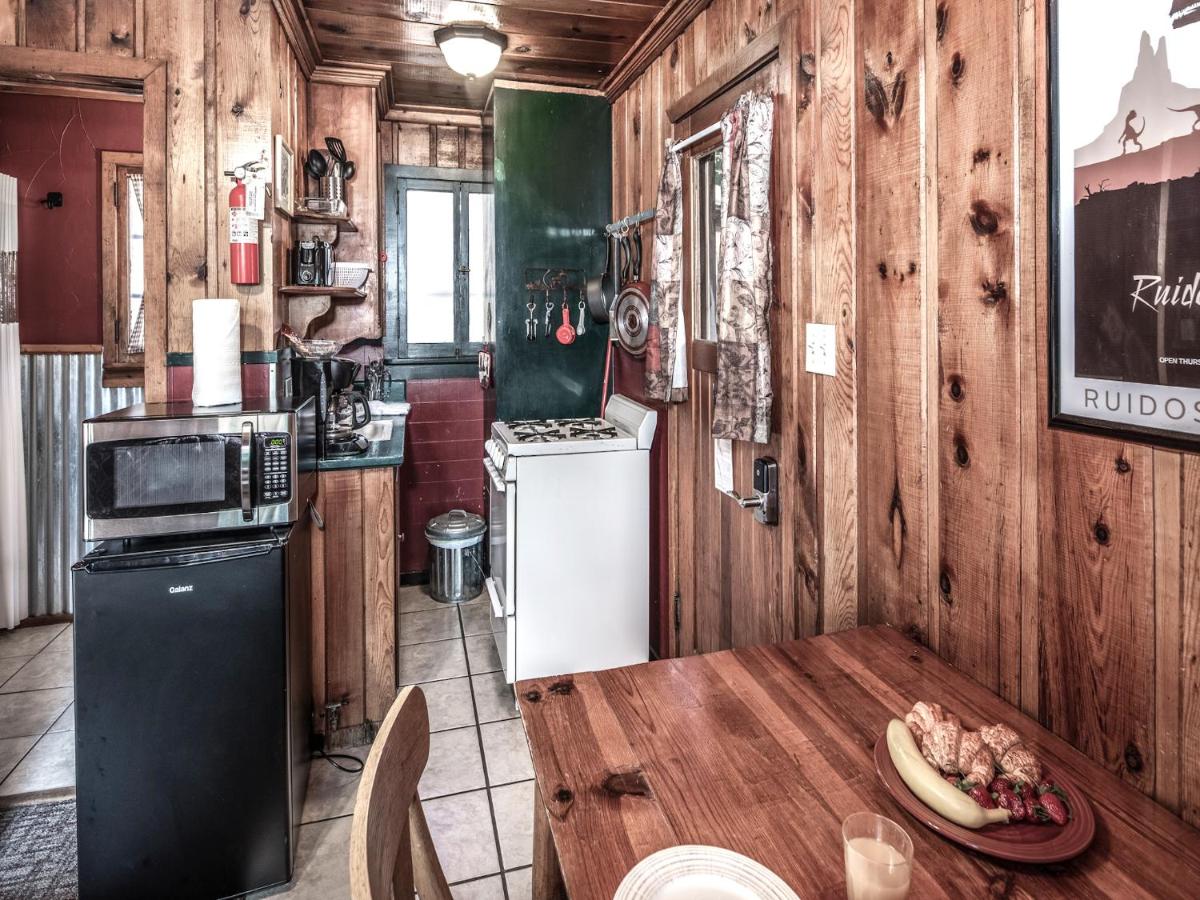 | Apache Village 10, King Studio, Midtown, Sleeps 2