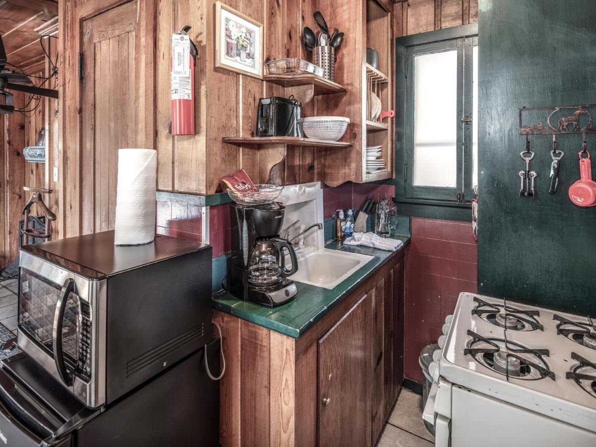 | Apache Village 10, King Studio, Midtown, Sleeps 2
