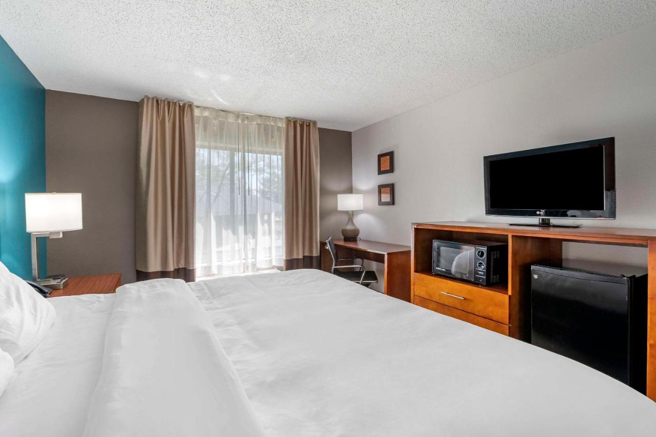 King Suite - Non-Smoking at Comfort Inn Plainfield - Indianapolis Airport