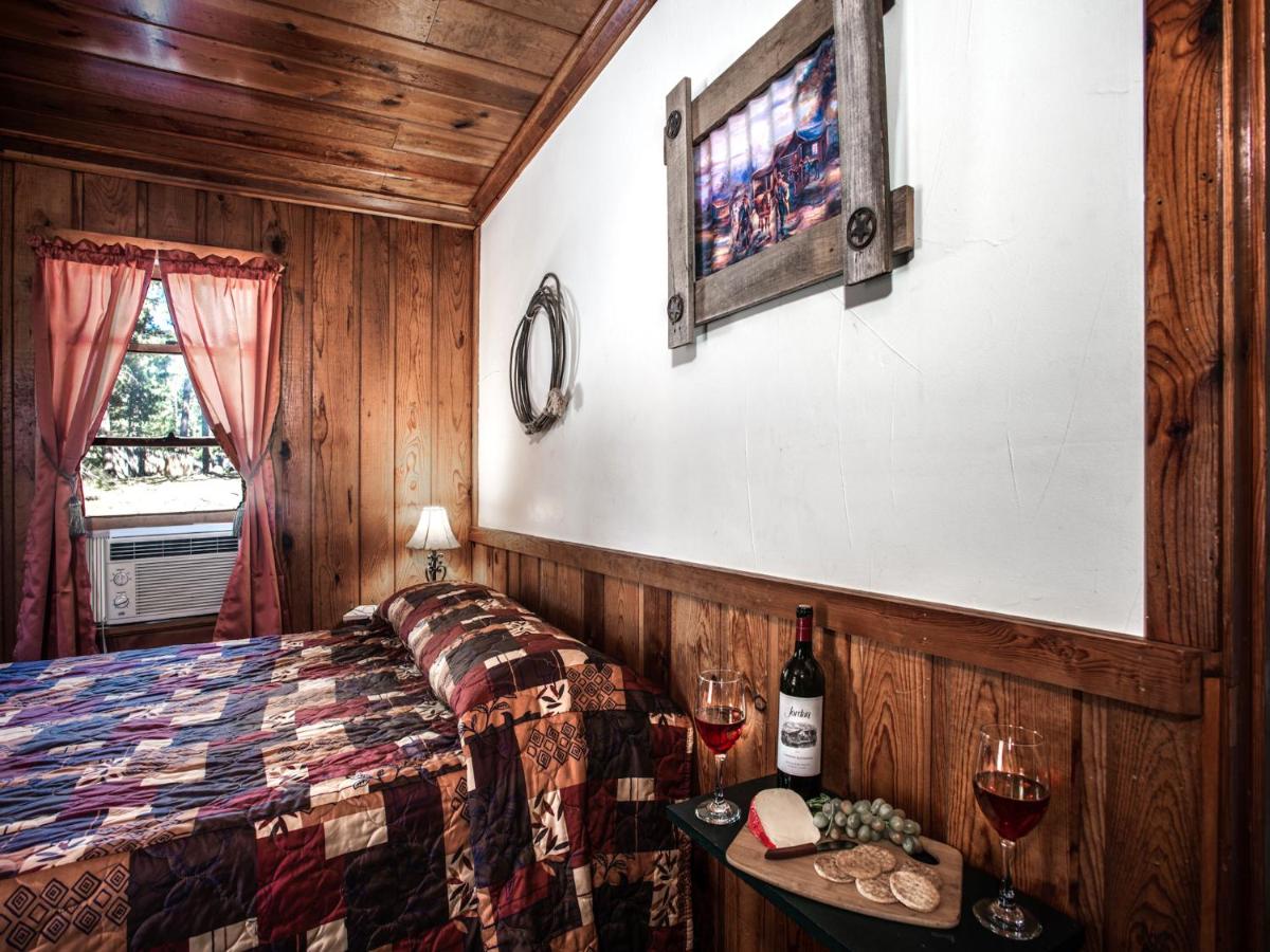  | Apache Village Cabinette 15, Queen Bed, Midtown, Sleeps 2