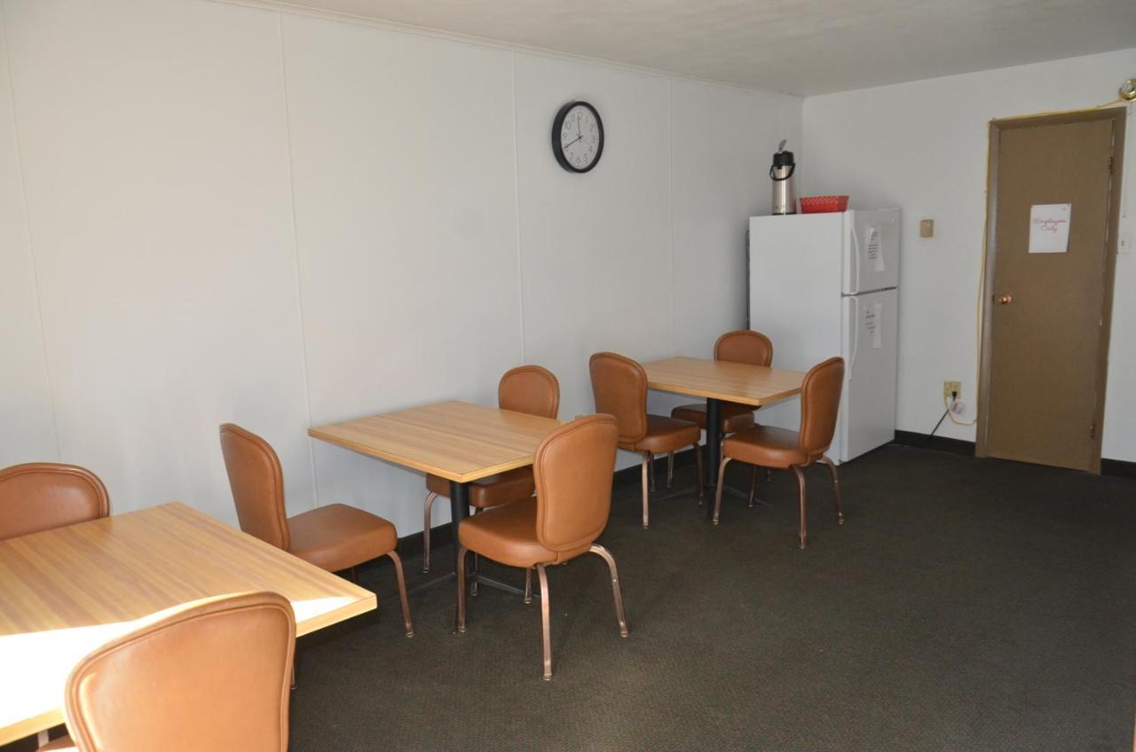| Red Carpet Inn & Suites Ebensburg