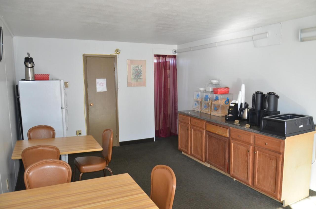 | Red Carpet Inn & Suites Ebensburg