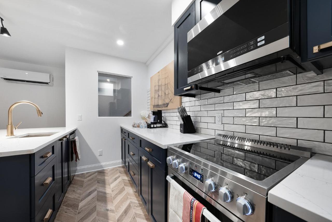 | Beautiful Condo Steps from Shoreline Park - A