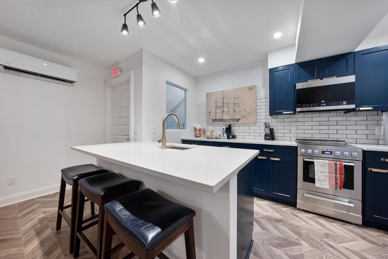 | Beautiful Condo Steps from Shoreline Park - A