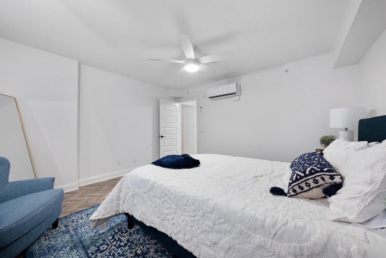 | Beautiful Condo Steps from Shoreline Park - A
