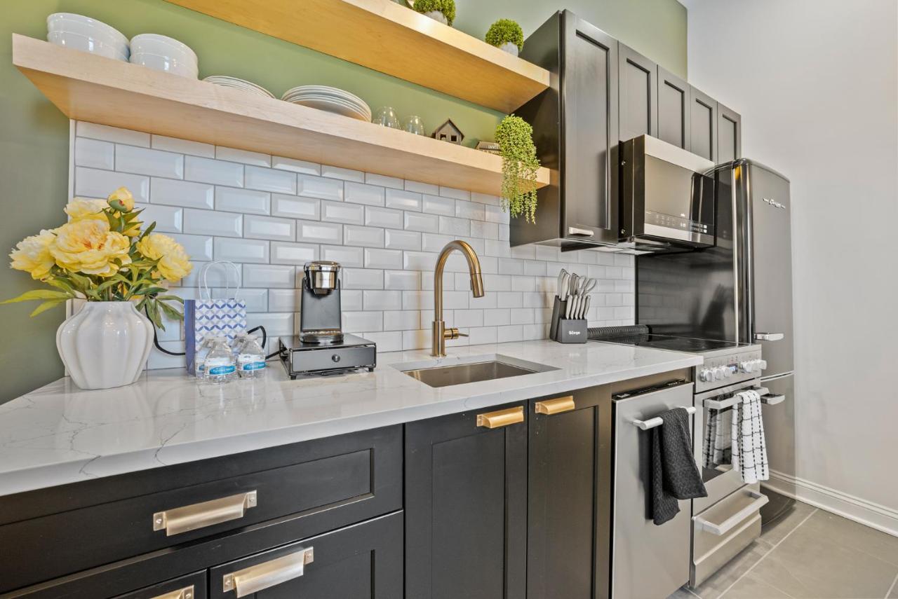 | Beautiful Condo 2 Bedroom Condo Close to Battery Park Marina - C D