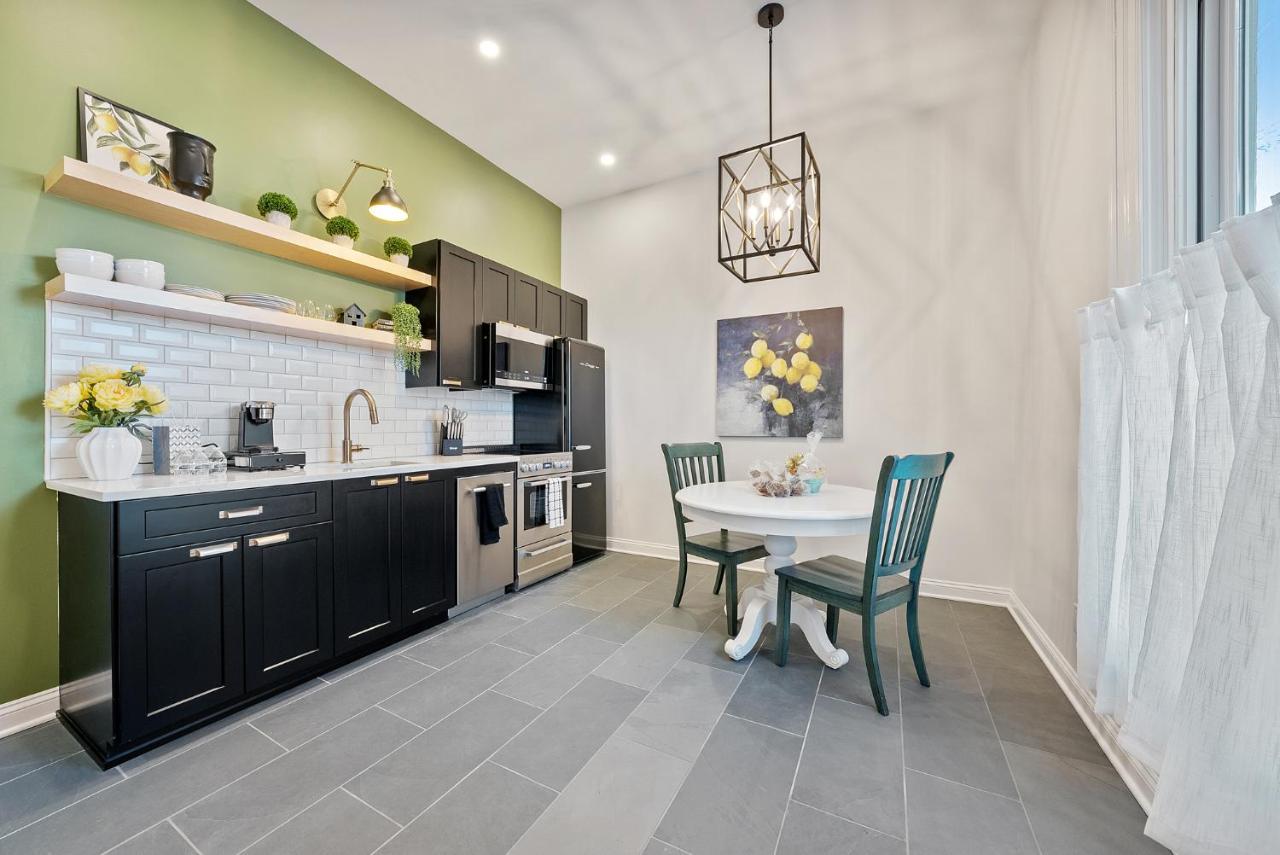 | Beautiful Condo 2 Bedroom Condo Close to Battery Park Marina - C D
