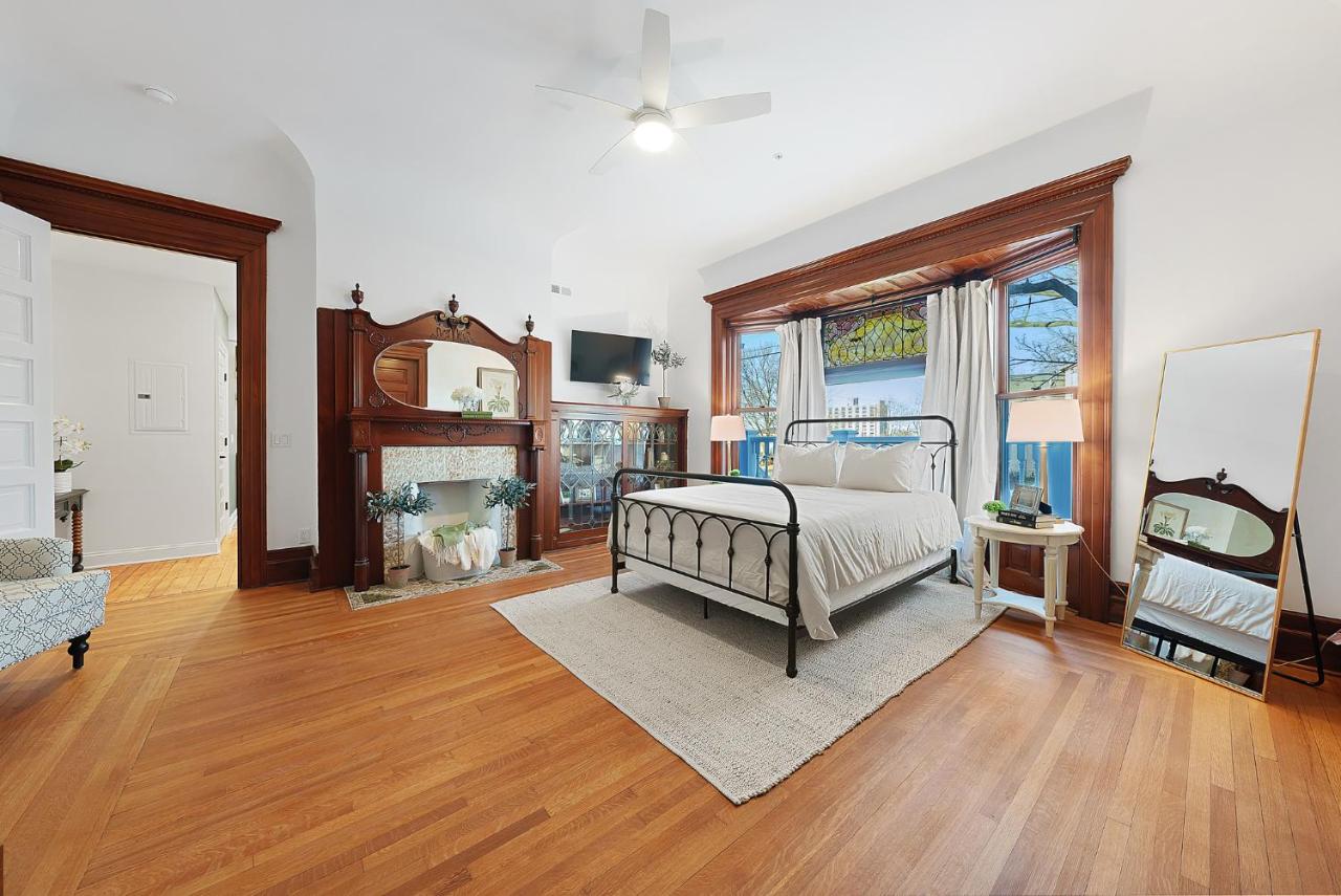 | Beautiful Condo 2 Bedroom Condo Close to Battery Park Marina - C D