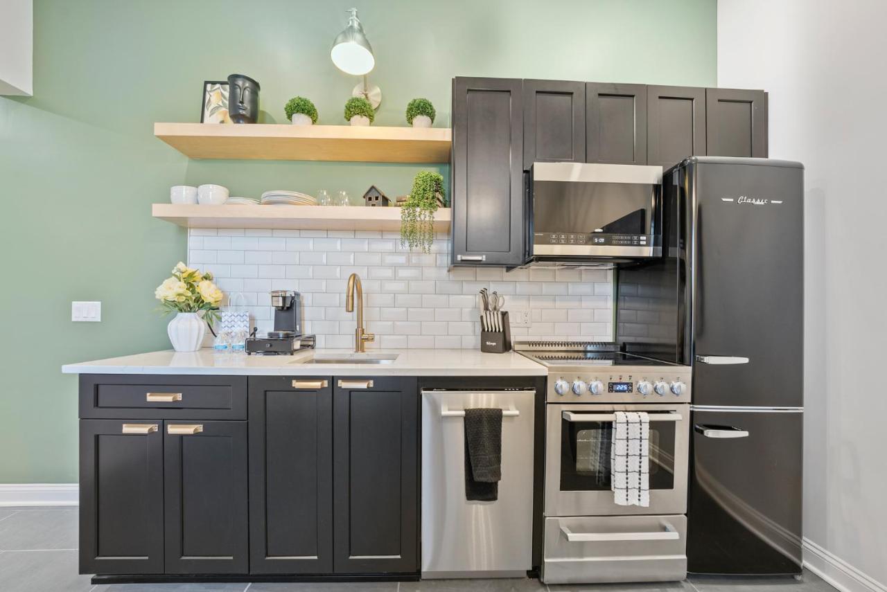 | Beautiful Condo 2 Bedroom Condo Close to Battery Park Marina - C D