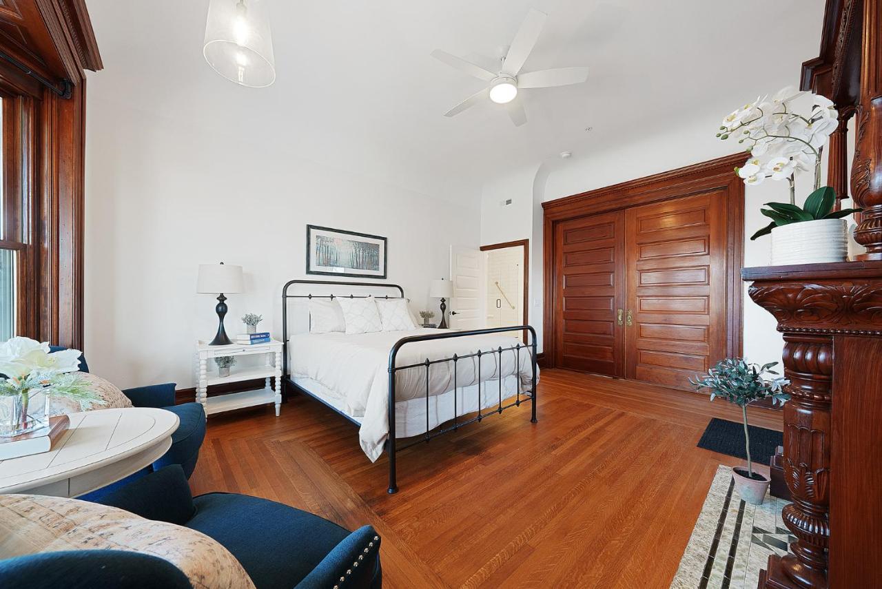 | Beautiful Condo 2 Bedroom Condo Close to Battery Park Marina - C D