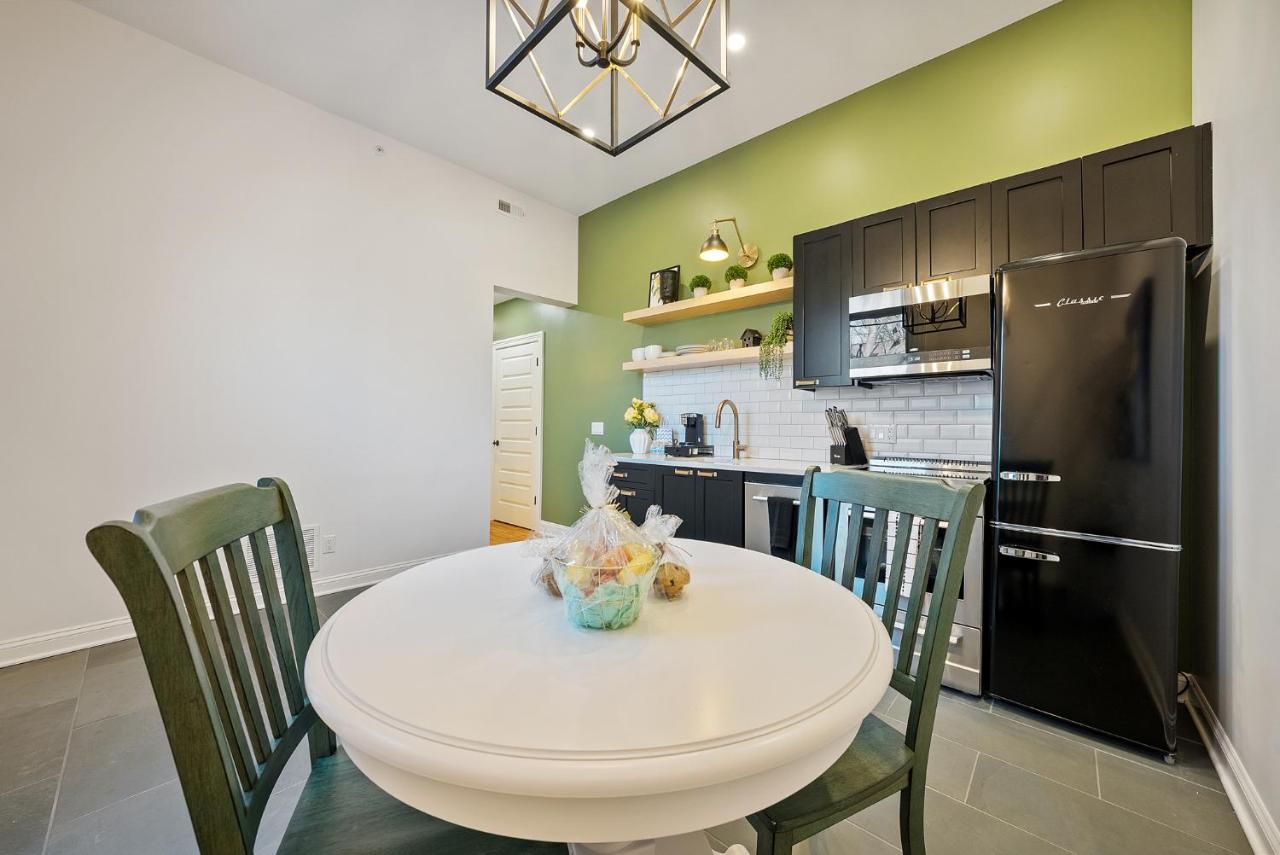 | Beautiful Condo 2 Bedroom Condo Close to Battery Park Marina - C D